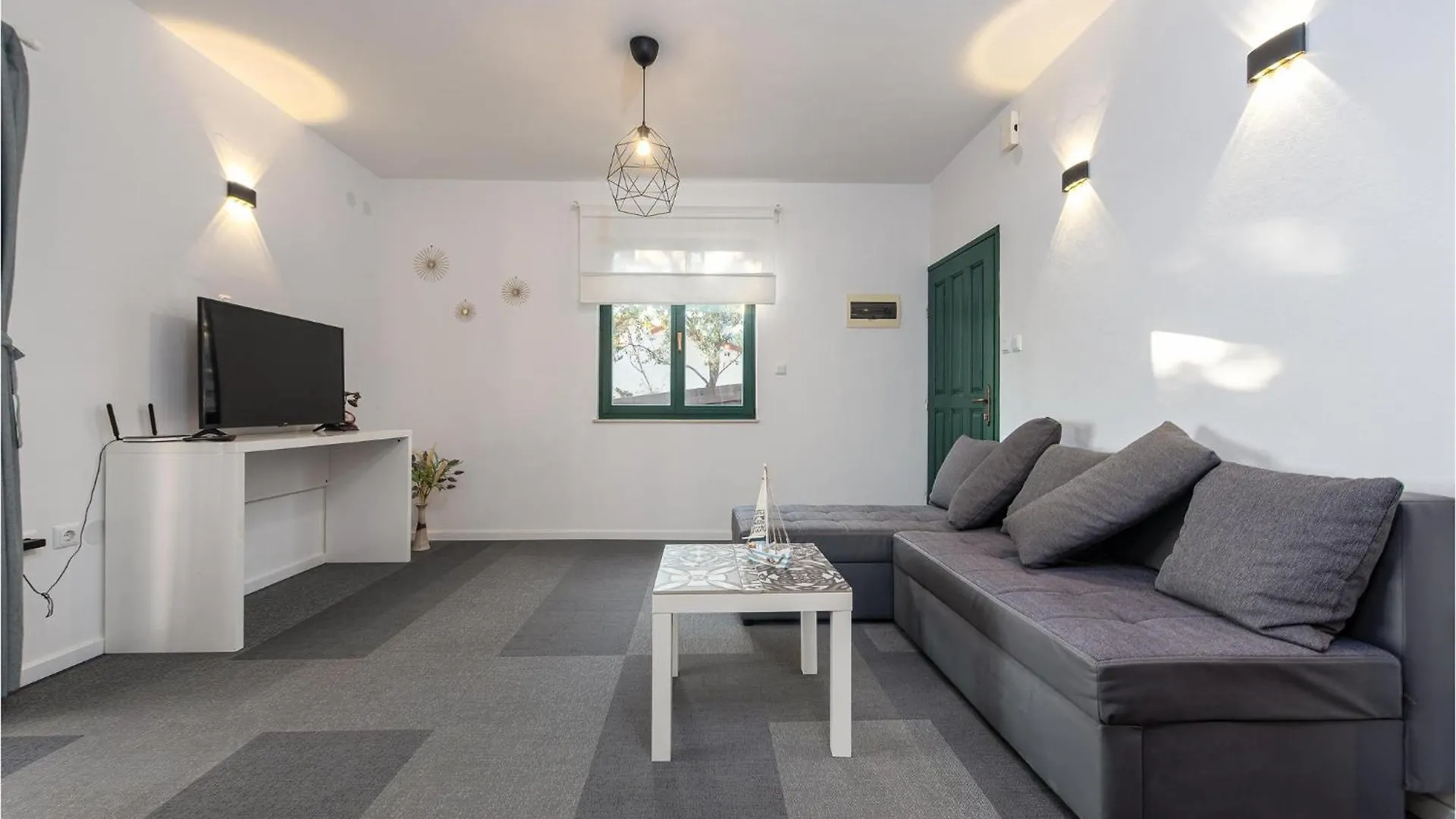 Lovely Home In Mandre With Kitchen Holiday home